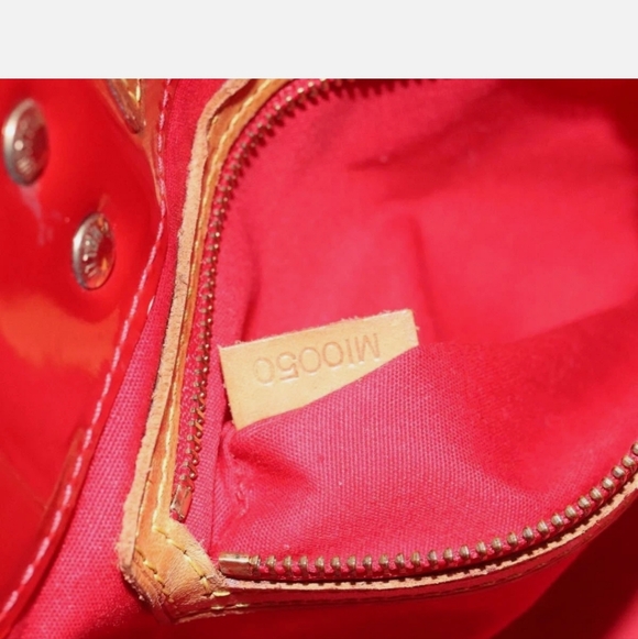 Louis Vuitton Monogram Vernis Reade PM - Picture 11 of 16